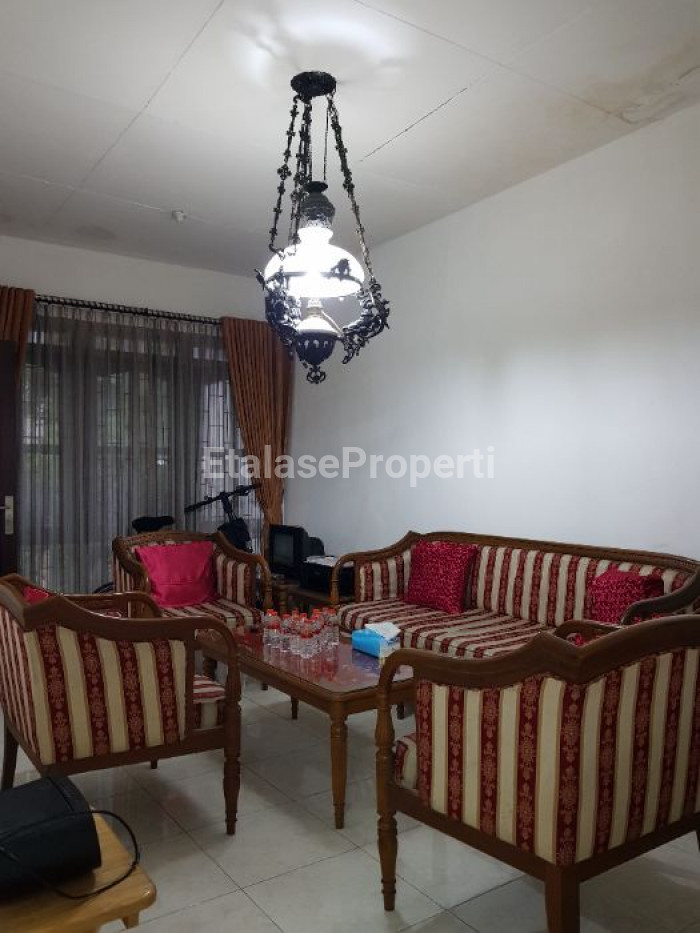 Foto properti Jual Cepat Turun Harga Rumah Wisma Permai Dekat Galaxy Mall, Surabaya. 4