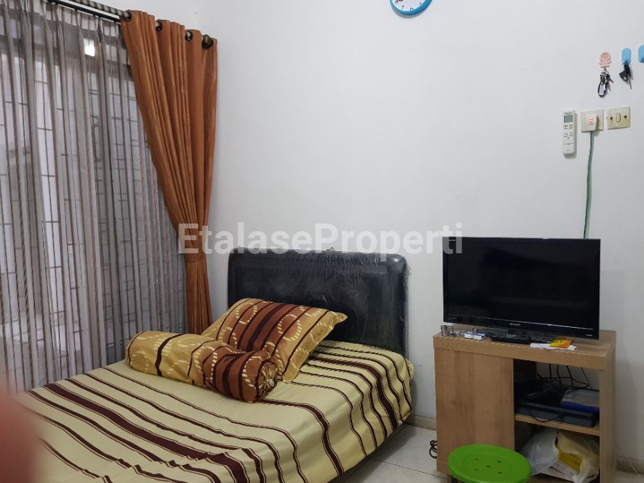 Foto properti Jual Cepat Turun Harga Rumah Wisma Permai Dekat Galaxy Mall, Surabaya. 5