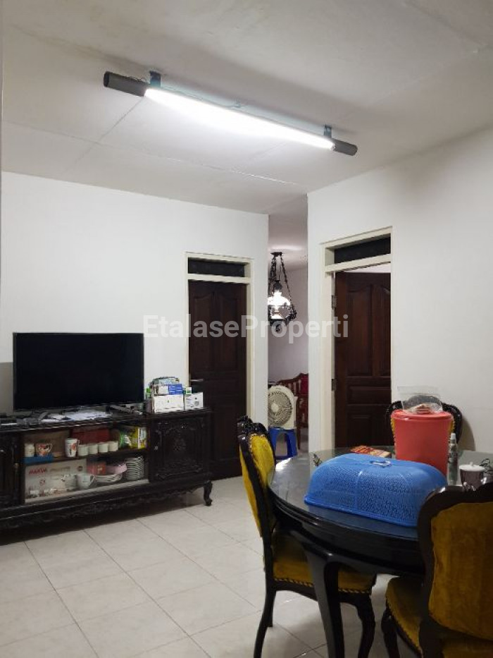 Foto properti Jual Cepat Turun Harga Rumah Wisma Permai Dekat Galaxy Mall, Surabaya. 7