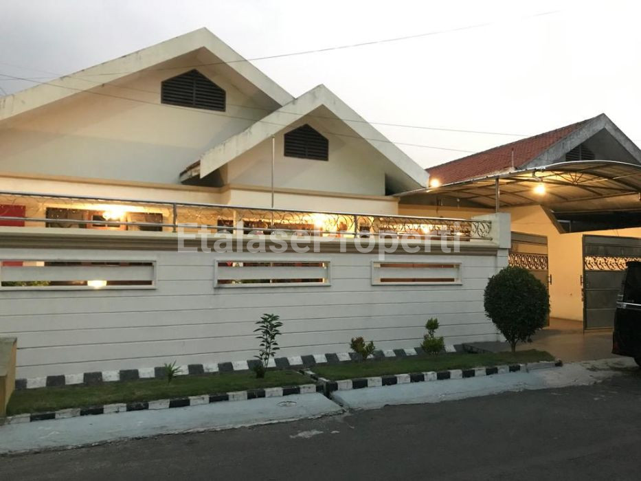 Foto properti BU Rumah Besar Utk Home Industry Dijual/Disewakan Area Strategis 8