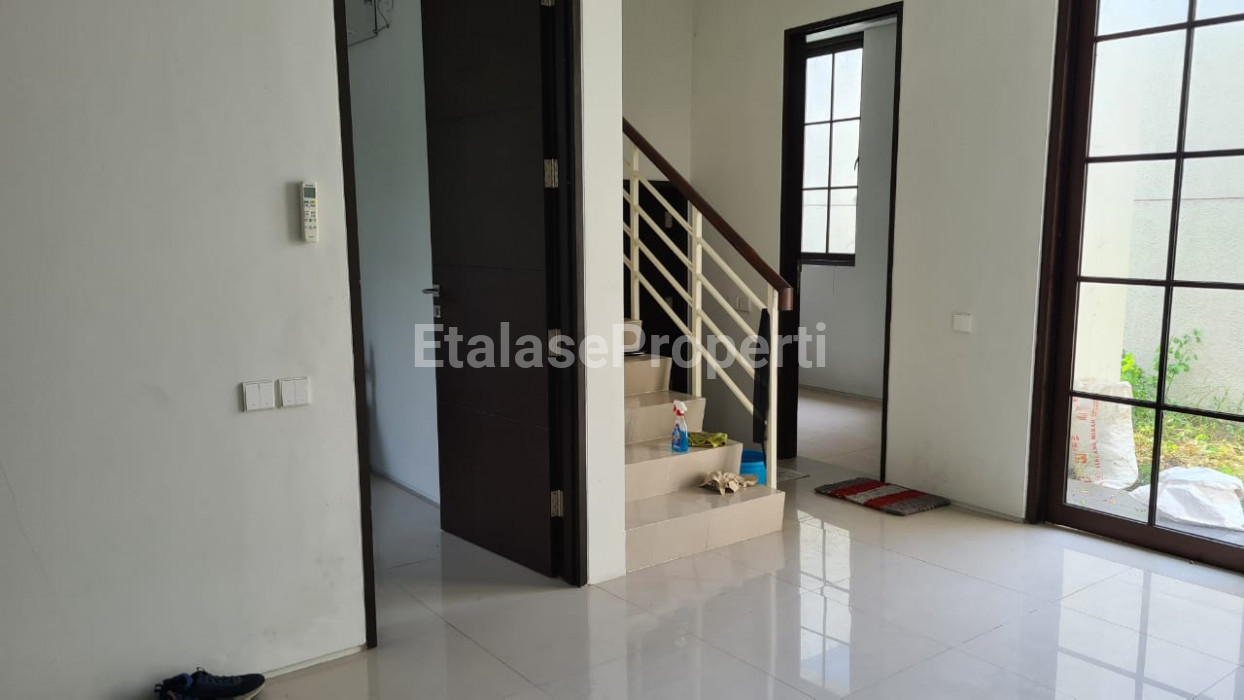 Foto properti Dijual Rumah Daerah Taman Puspa Raya Citraland Surabaya 5