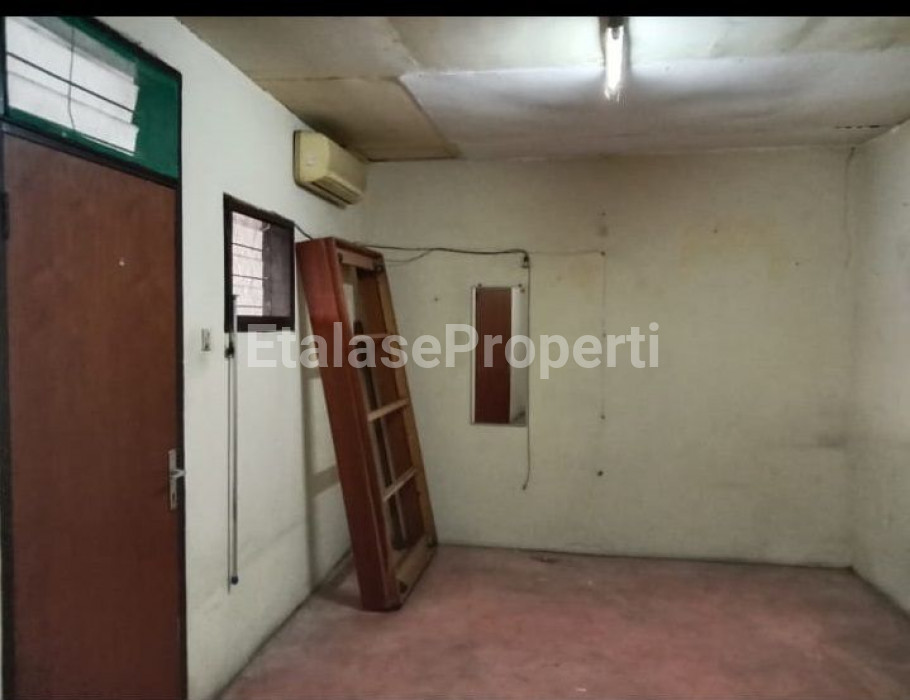 Foto properti Rumah Pusat Kota Surabaya 1,5 Lantai Lokasi Strategis Di Tembok Lor 3