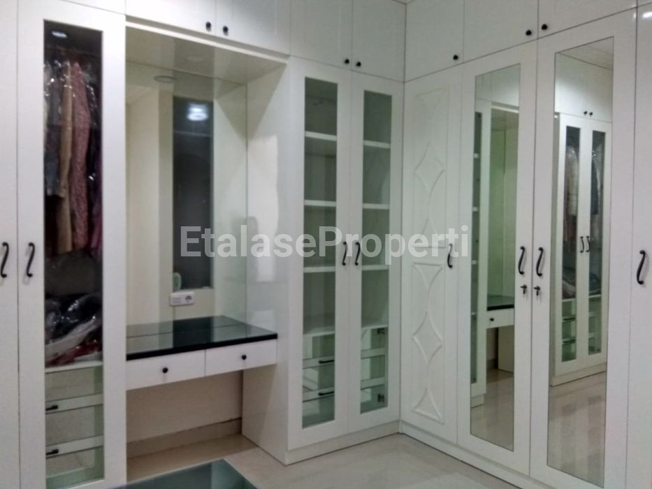 Foto properti Rumah Baru Gress. Semi Furnish (tan Lina) 2