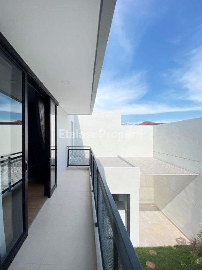 Foto properti Dijual Rumah Baru FULL FURNISHED Gayung Kebonsari Surabaya Selatan 6