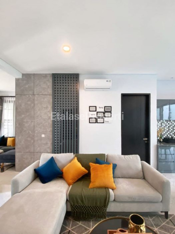 Foto properti Dijual Rumah Baru FULL FURNISHED Gayung Kebonsari Surabaya Selatan 9