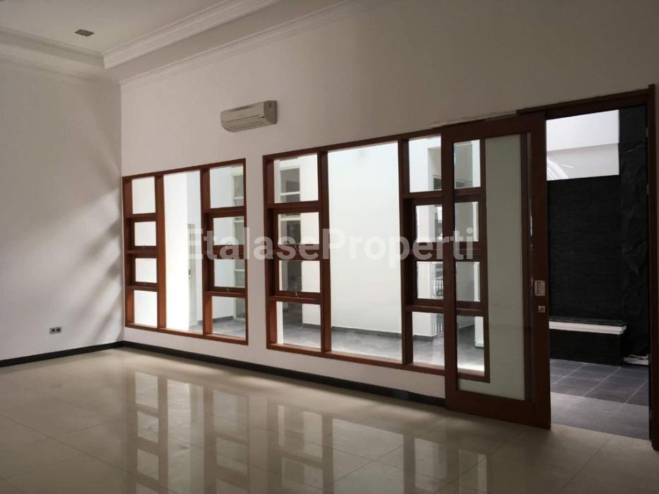 Foto properti Dijual Rumah Siap Huni Kondisi Sipp Di Dharmahusada Indah 2