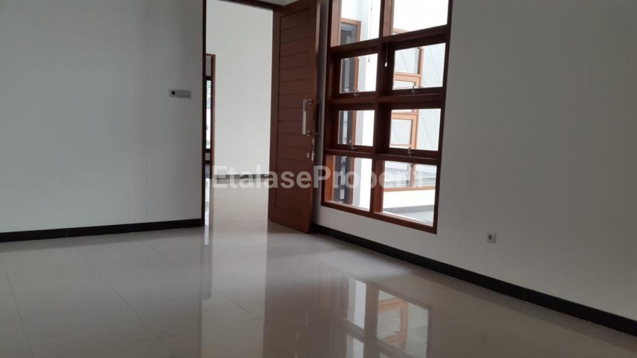 Foto properti Dijual Rumah Siap Huni Kondisi Sipp Di Dharmahusada Indah 4
