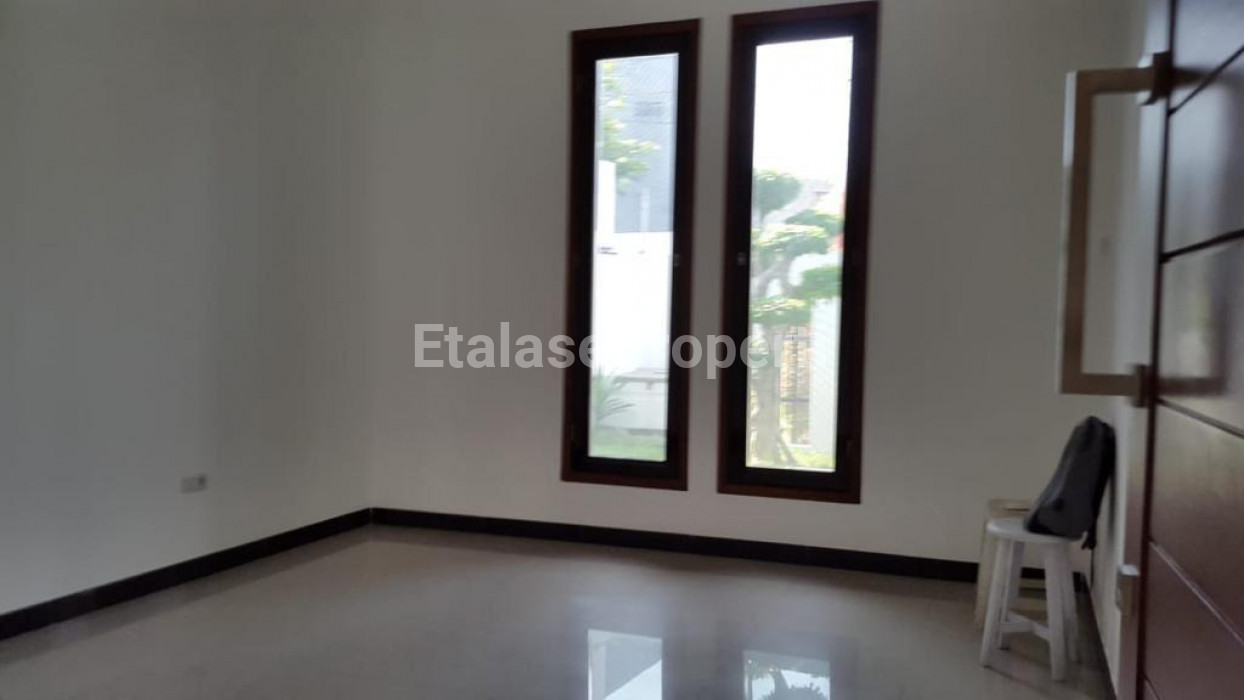 Foto properti Dijual Rumah Siap Huni Kondisi Sipp Di Dharmahusada Indah 5