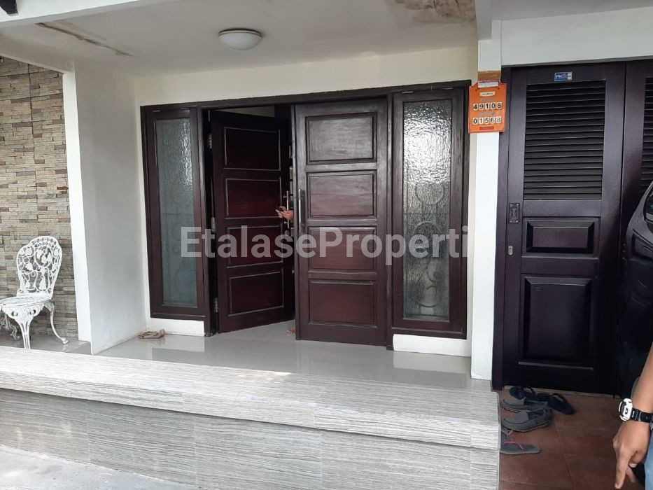 Foto properti Rumah Bergaya Semi Minimalis Di Gresik Kota Baru 5