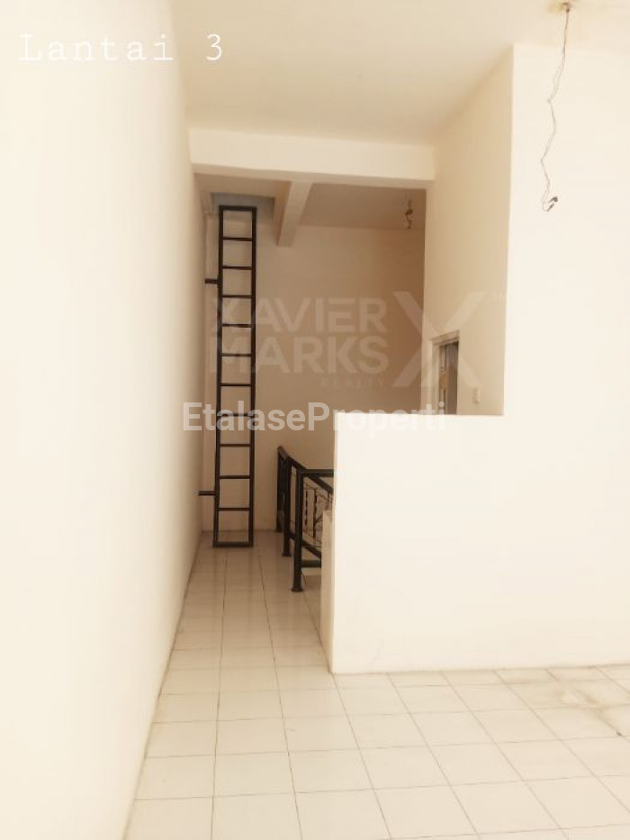 Foto properti Dijual Ruko Tengah Kota 1