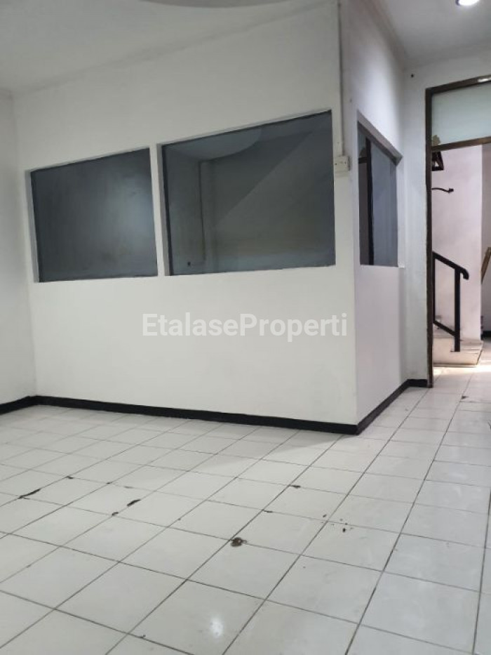 Foto properti Ruko 3,5 Lantai Siap Pakai Komersial Area Komplek Ruko RMI Ngagel Jaya Selatan Surabaya Timur 5