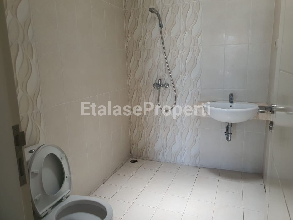 Foto properti Manyar Jaya 2lt Luas & Kokoh Bangunan 2