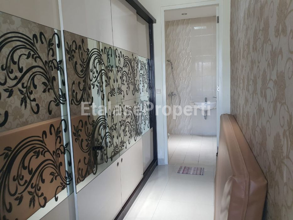 Foto properti Manyar Jaya 2lt Luas & Kokoh Bangunan 3