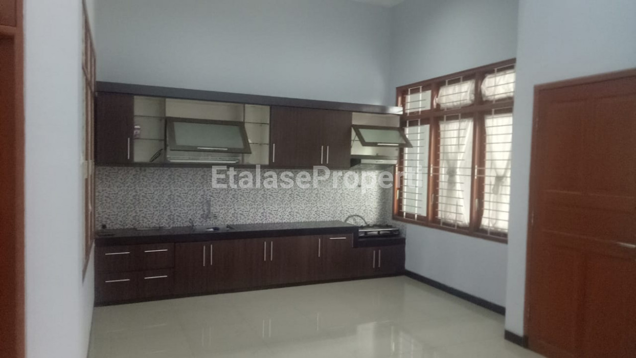 Foto properti Dijual Rumah Luas Nyaman Terawat Di Jemursari 6