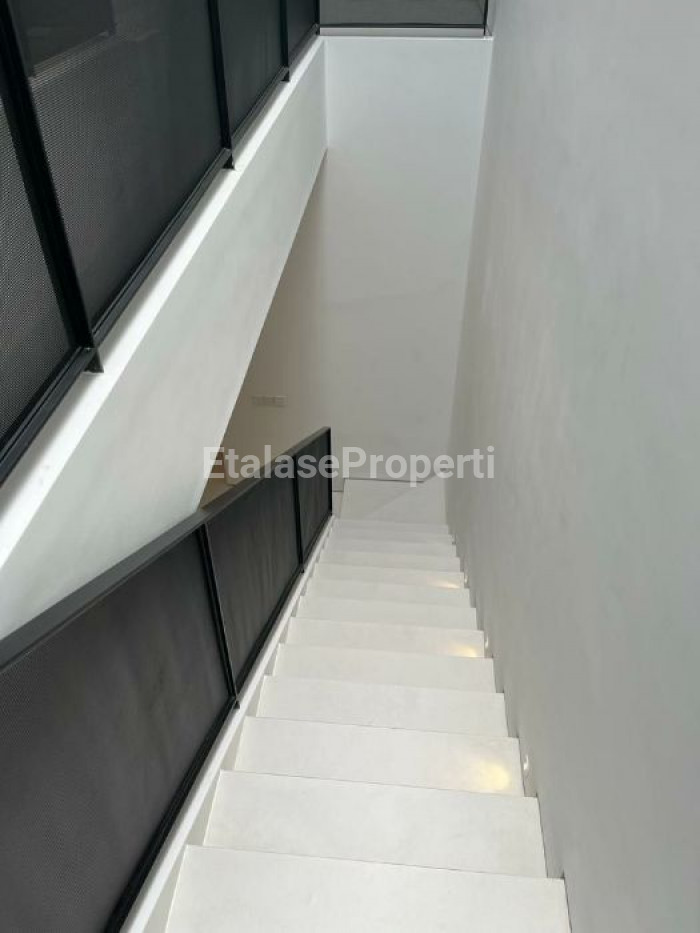 Foto properti Dijual Rumah Mewah Di Sutorejo Utara 3