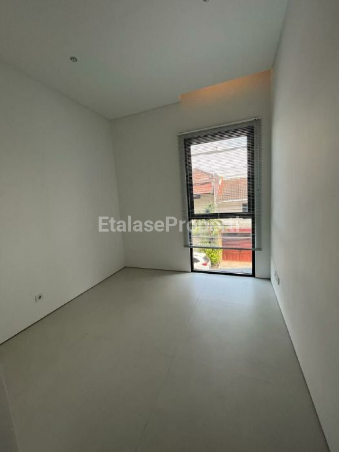 Foto properti Dijual Rumah Mewah Di Sutorejo Utara 4