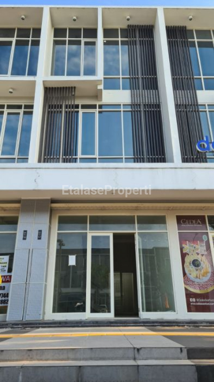 Foto properti Ruko Siap Pakai Usaha Di Jalan Utama Northwest Boulevard 1