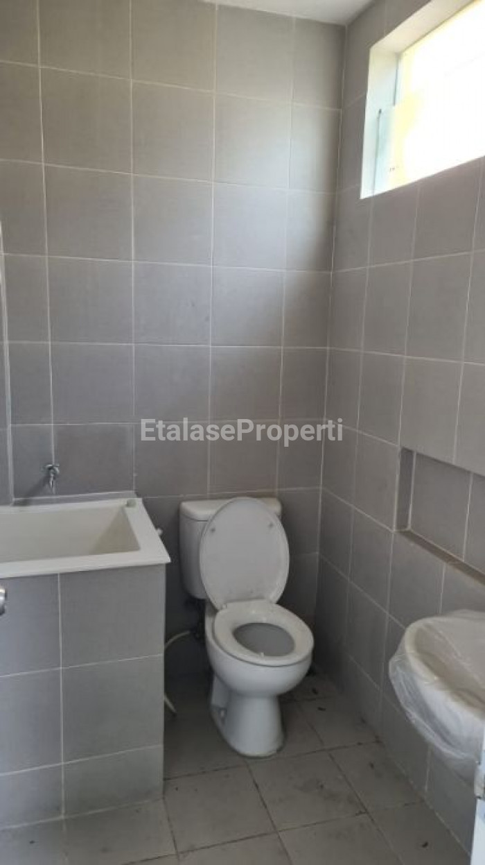 Foto properti Ruko Siap Pakai Usaha Di Jalan Utama Northwest Boulevard 4