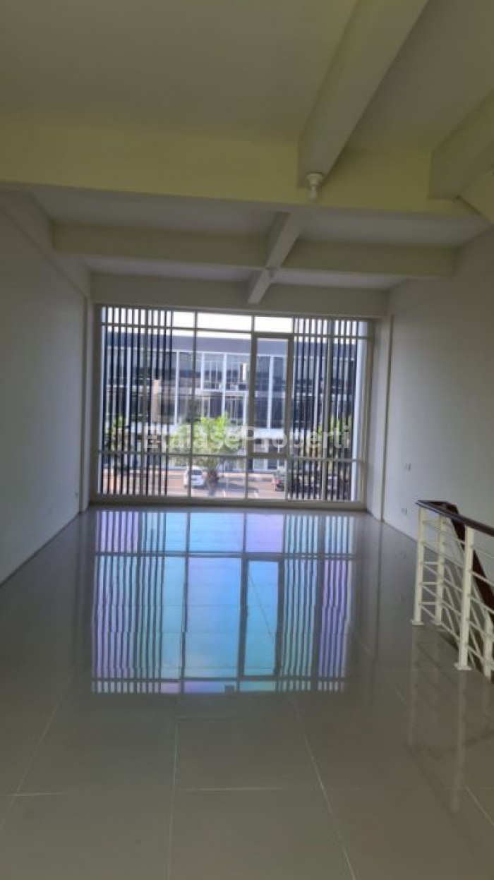 Foto properti Ruko Siap Pakai Usaha Di Jalan Utama Northwest Boulevard 9