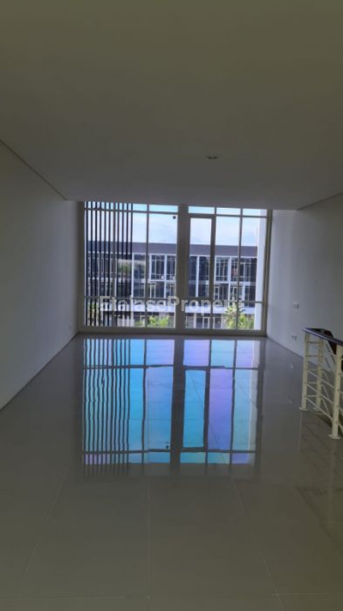 Foto properti Ruko Siap Pakai Usaha Di Jalan Utama Northwest Boulevard 10