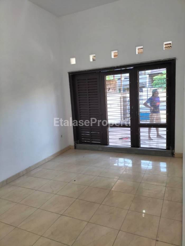Foto properti Disewakan Rumah +  Gudang Di Ngagel Jaya Selatan 1