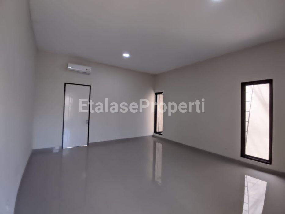 Foto properti Dijual Rumah New 100% Minimalis 2lt Rungkut Asri Utara 2 Unit Jejer 4