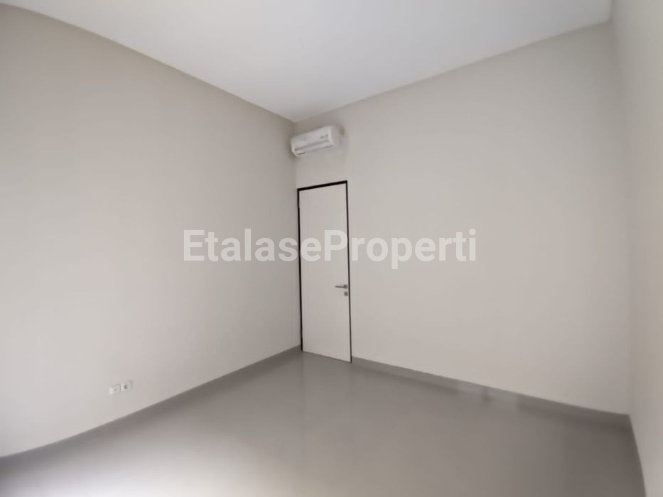 Foto properti Dijual Rumah New 100% Minimalis 2lt Rungkut Asri Utara 2 Unit Jejer 5