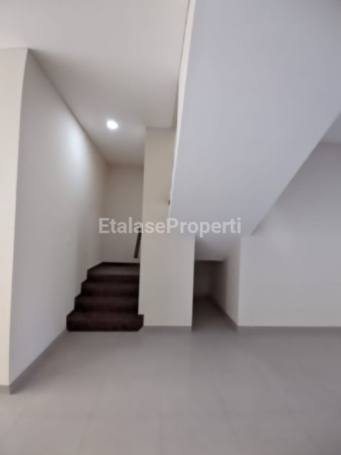 Foto properti Dijual Rumah New 100% Minimalis 2lt Rungkut Asri Utara 2 Unit Jejer 6