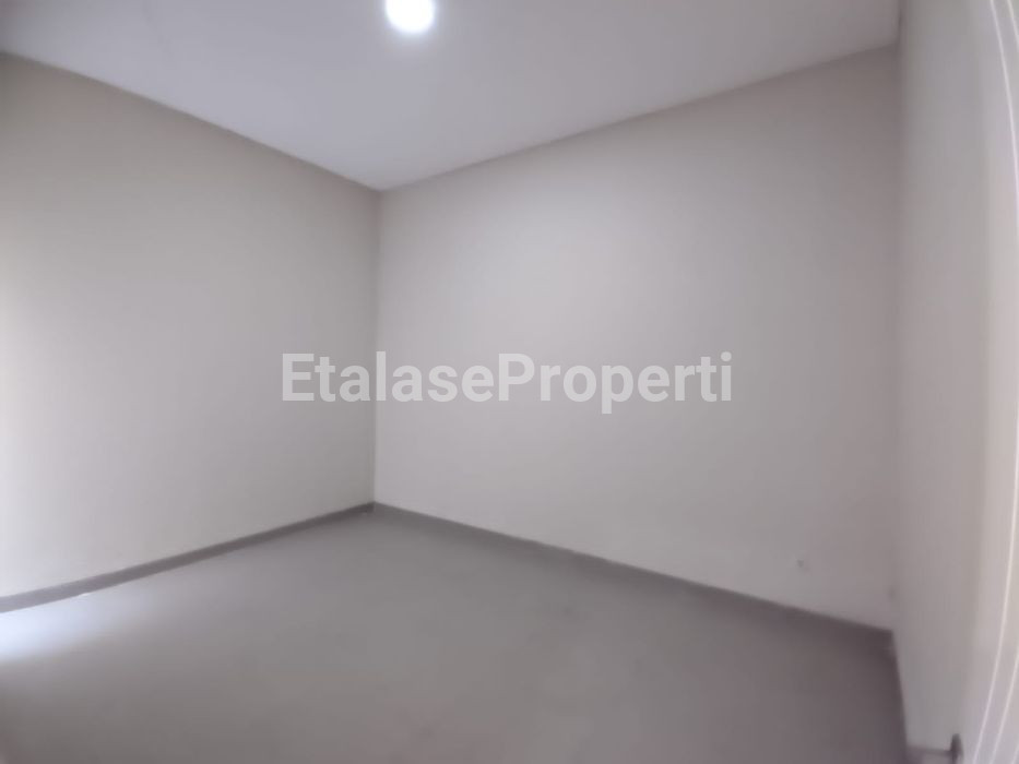 Foto properti Dijual Rumah New 100% Minimalis 2lt Rungkut Asri Utara 2 Unit Jejer 8