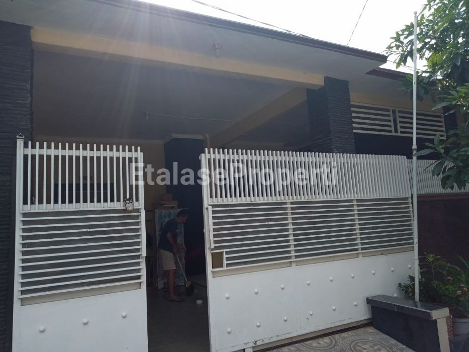 Foto properti Dijual Rumah Siap Huni Griya Benowo Indah 2 1