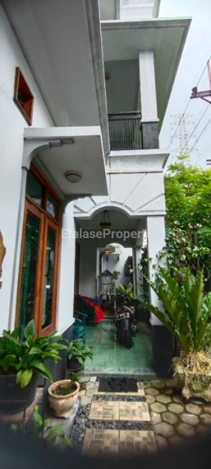 Foto properti JUAL RUMAH 2 LANTAI  SIAP HUNI BERLOKASI DI MANYAR TOMPOTIKA, SURABAYA TIMUR 1