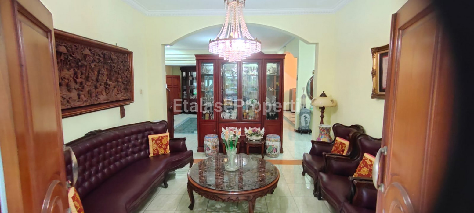 Foto properti JUAL RUMAH 2 LANTAI  SIAP HUNI BERLOKASI DI MANYAR TOMPOTIKA, SURABAYA TIMUR 2
