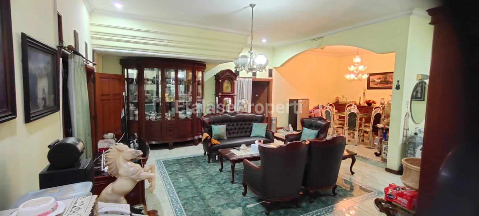 Foto properti JUAL RUMAH 2 LANTAI  SIAP HUNI BERLOKASI DI MANYAR TOMPOTIKA, SURABAYA TIMUR 3