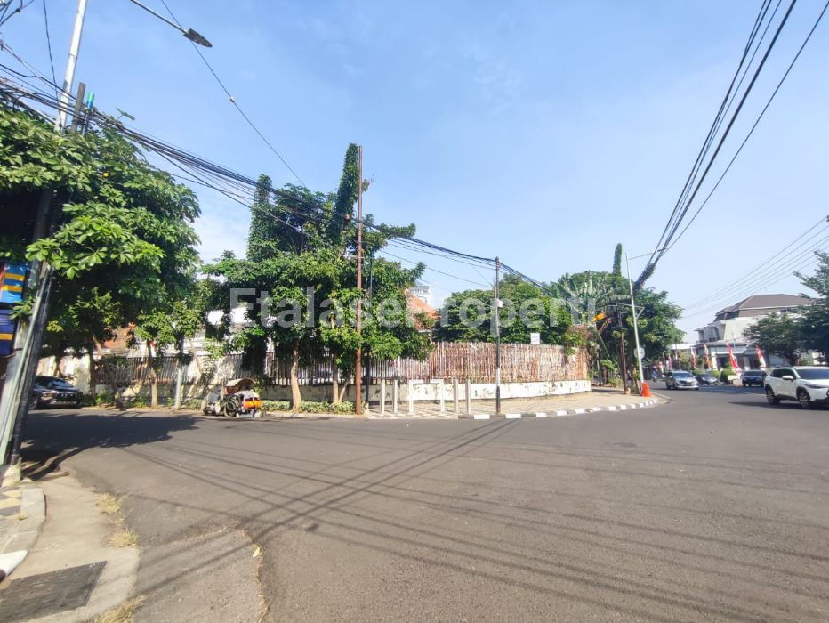 Foto properti Rumah Lama Dijual Di Jl. Begawan 2