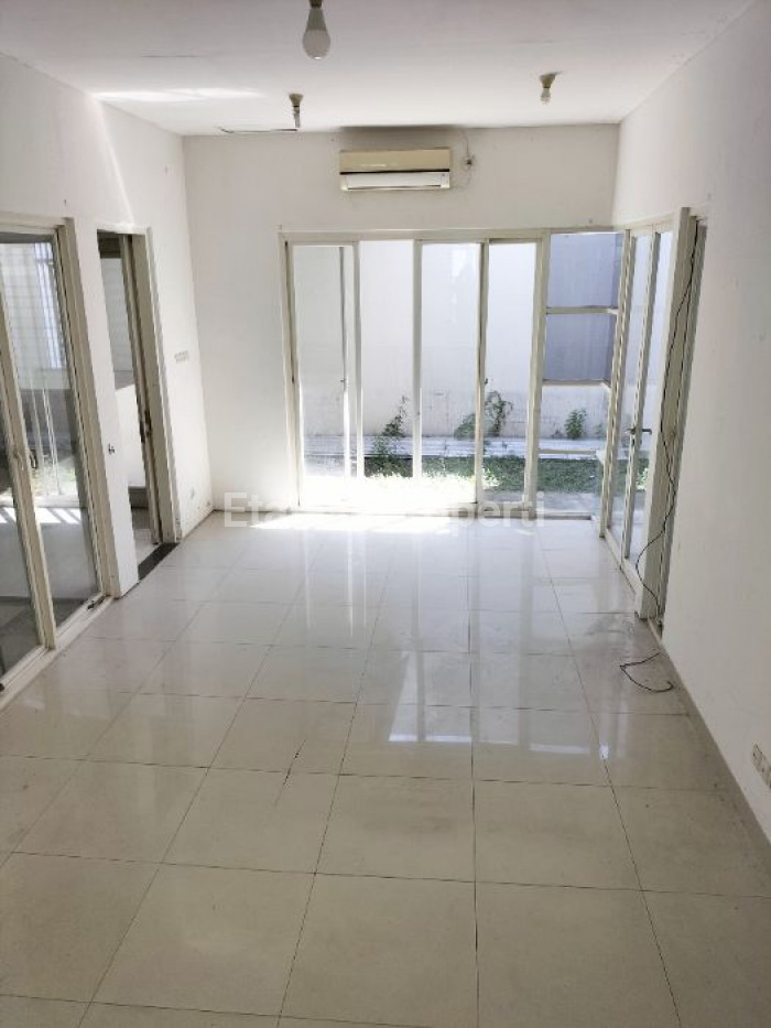 Foto properti Disewakan Rumah Di Royal Residence Cluster Addington 8