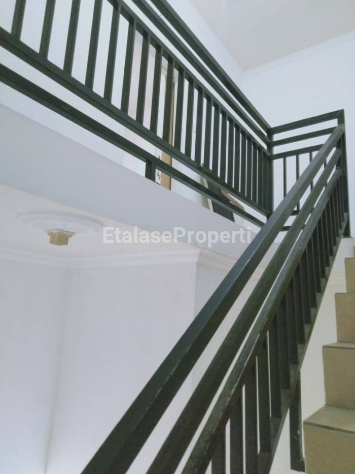 Foto properti Dijual Rumah Lebak Permai Surabaya Timur Hanya 650jt Row Jalan 2,5 Mobil 7