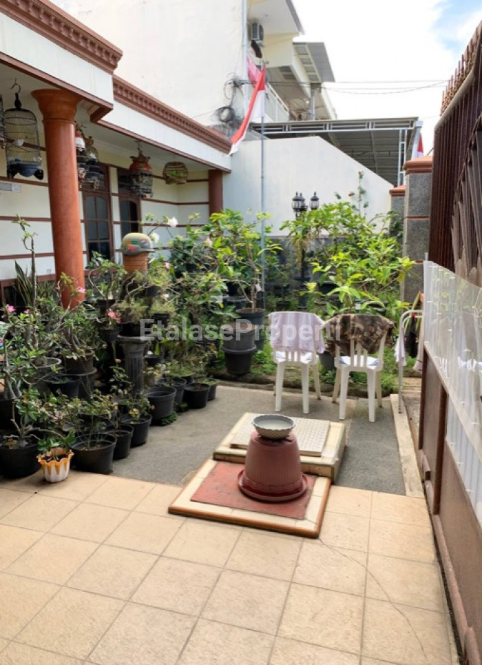Foto properti Jual Cepat Rumah Ploso Timur Halaman Luas Row Jalan 2 Mobil 2