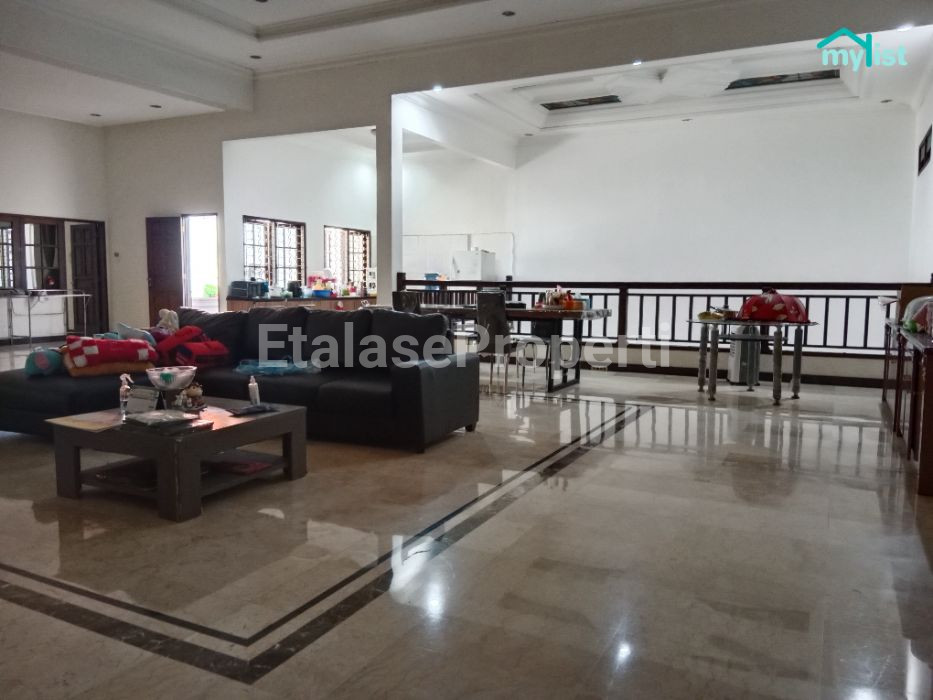 Foto properti Disewakan Rumah 2,5 Lt Siap Huni WR Supratman Surabaya 10