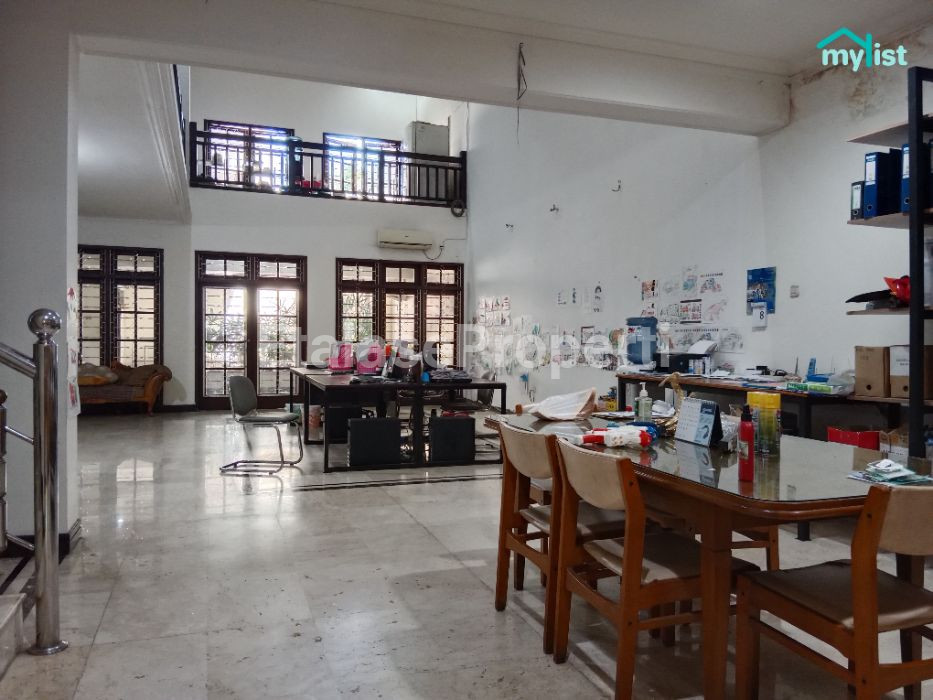 Foto properti Disewakan Rumah 2,5 Lt Siap Huni WR Supratman Surabaya 7