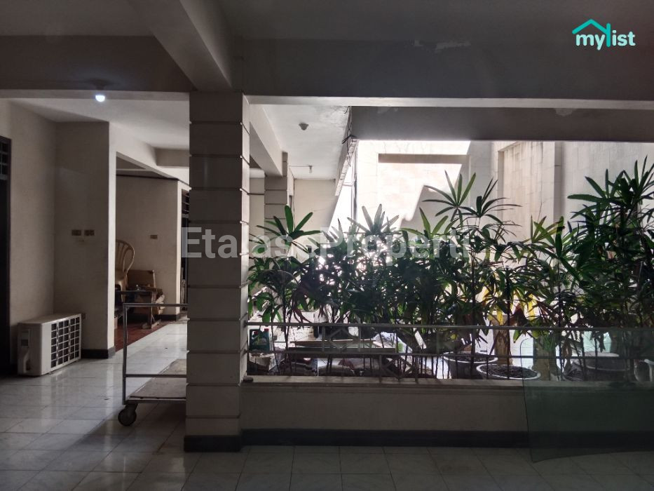 Foto properti Disewakan Rumah 2,5 Lt Siap Huni WR Supratman Surabaya 9