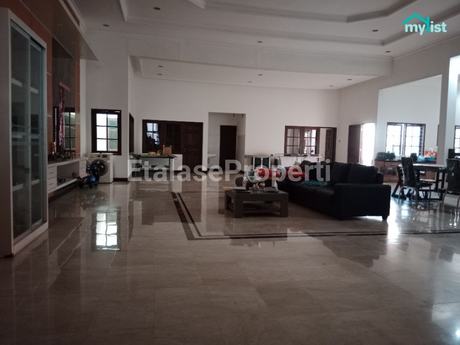 Foto properti Disewakan Rumah 2,5 Lt Siap Huni WR Supratman Surabaya 10