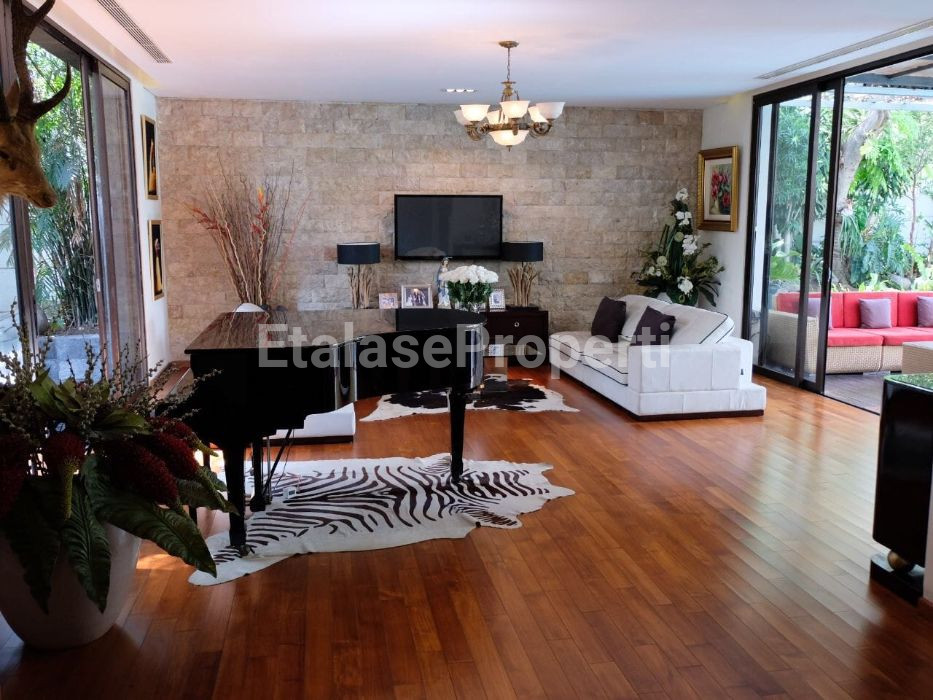 Foto properti Rumah Graha Family Platinum Golf View  Ada POOL Di Surabaya Barat 1