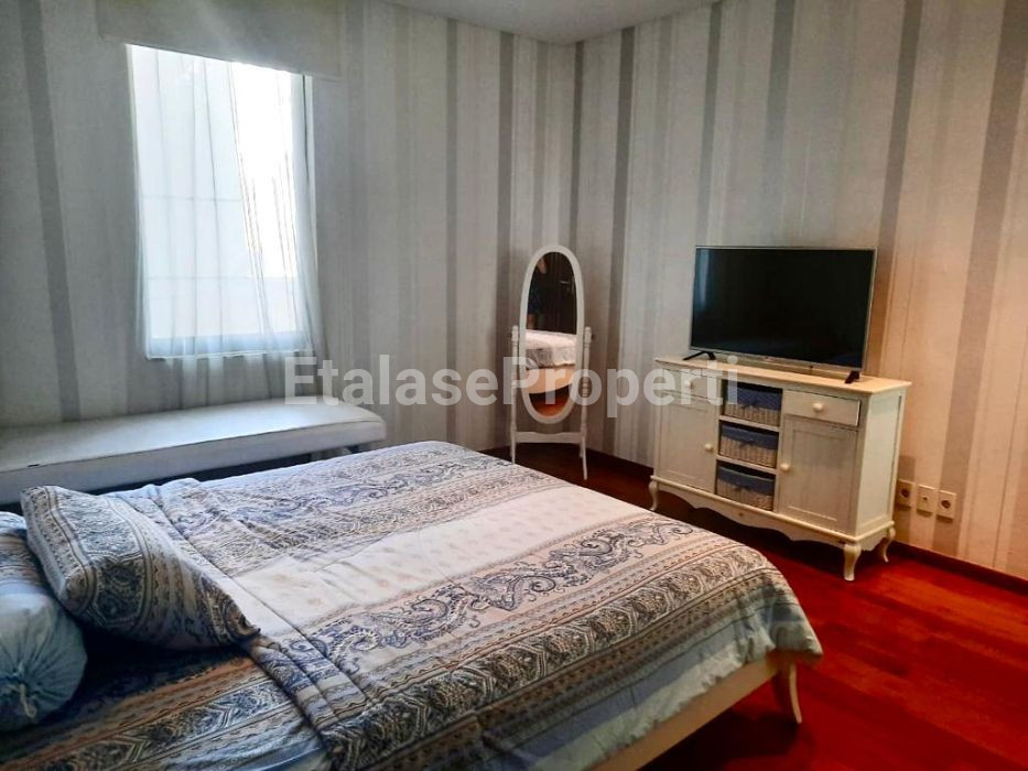 Foto properti Rumah Graha Family Platinum Golf View  Ada POOL Di Surabaya Barat 2