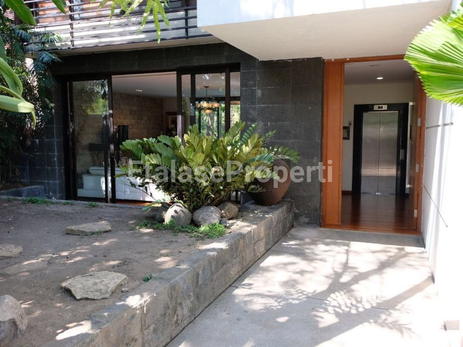 Foto properti Rumah Graha Family Platinum Golf View  Ada POOL Di Surabaya Barat 4