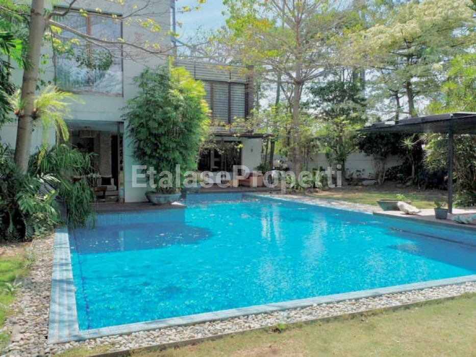 Foto properti Rumah Graha Family Platinum Golf View  Ada POOL Di Surabaya Barat 6