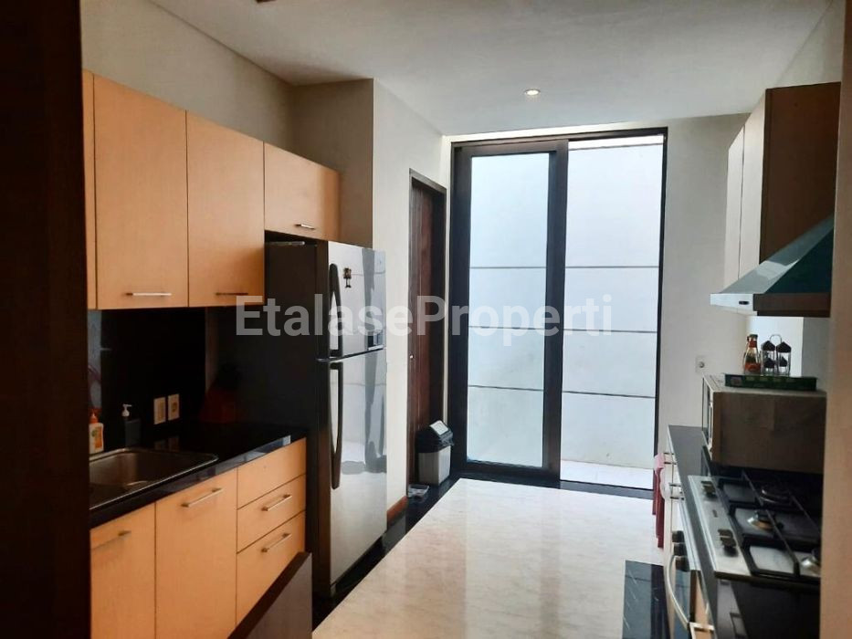 Foto properti Rumah Graha Family Platinum Golf View  Ada POOL Di Surabaya Barat 8