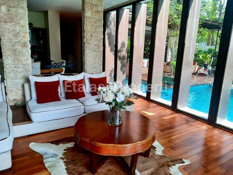 Foto properti Rumah Graha Family Platinum Golf View  Ada POOL Di Surabaya Barat 10