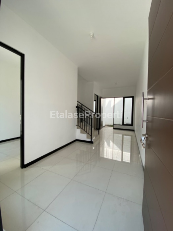 Foto properti Dijual Rumah Baru Siap Huni Lebak Timur 2