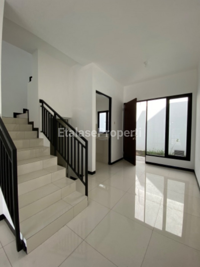 Foto properti Dijual Rumah Baru Siap Huni Lebak Timur 3