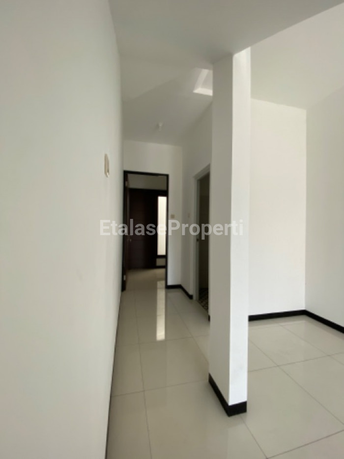 Foto properti Dijual Rumah Baru Lebak Timur 3
